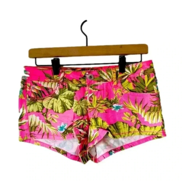 Sale 🦩🦩🦩Pink & Floral No Boundaries shorts - Picture 1 of 4